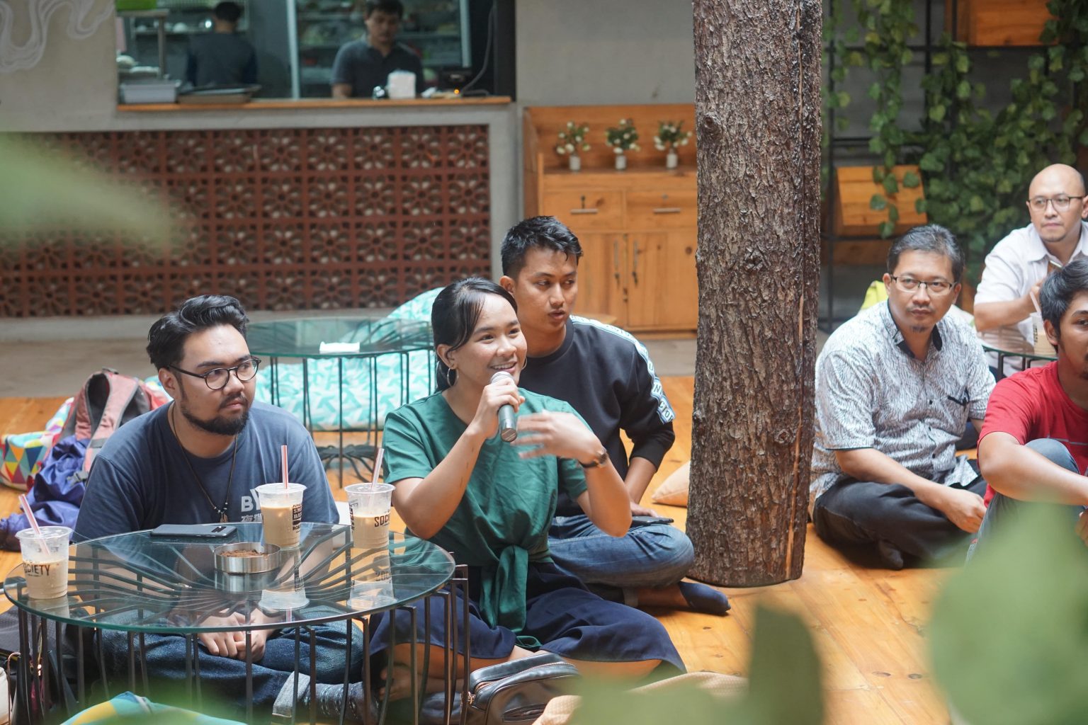 Ara adds that it's possible to have a love-hate relationship.