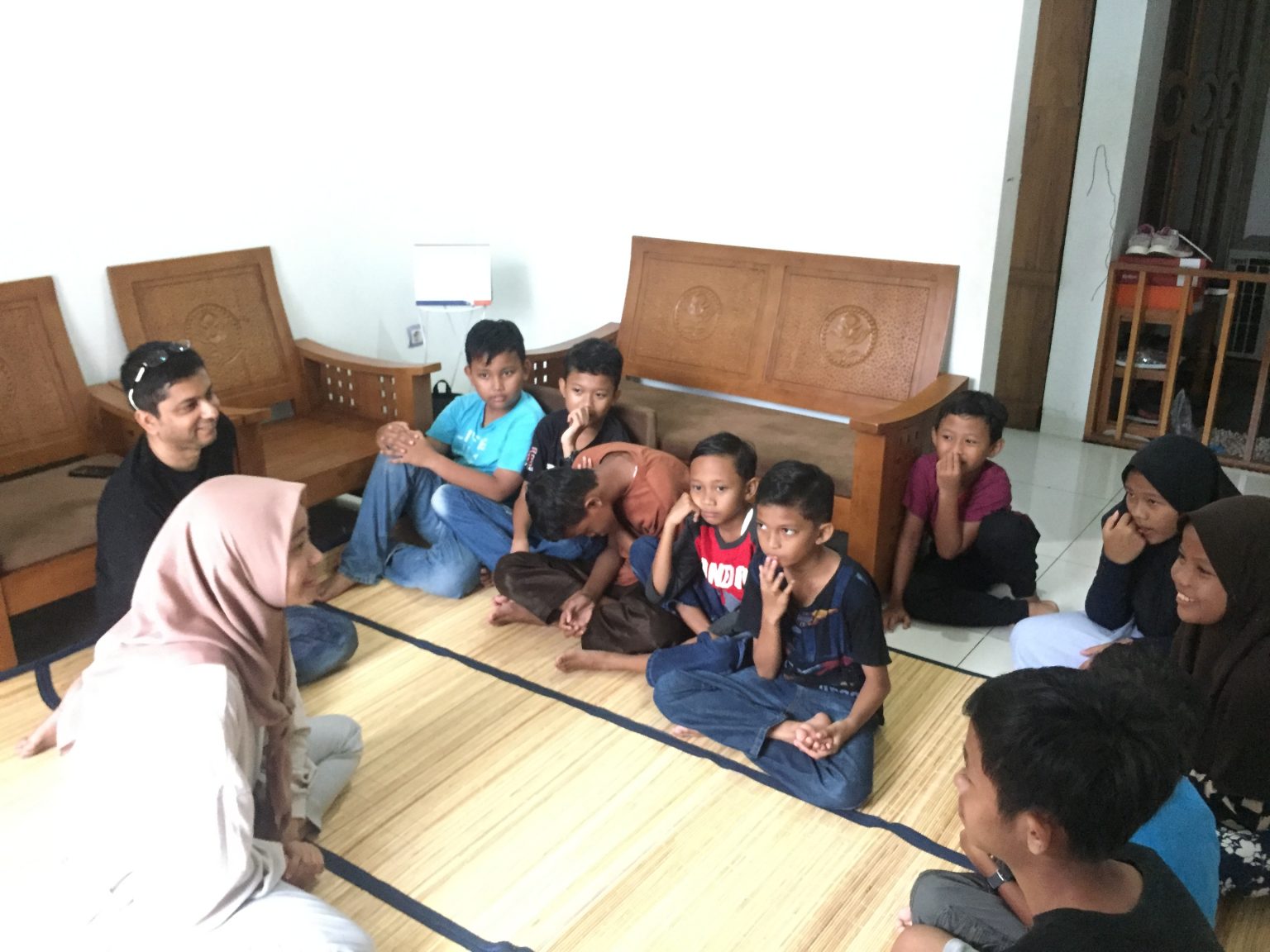 "What makes a friend different from a best friend?" Dini asked the kids.